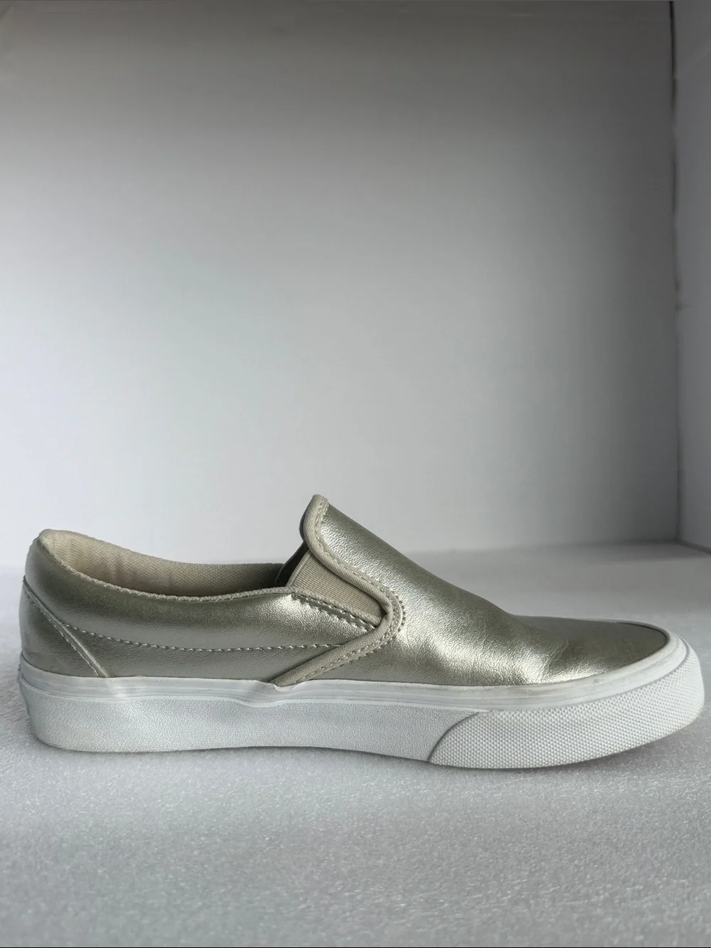 VANS Classic Slip-On Sneakers Metallic Gold Women’s 6.5 / Men’s 5